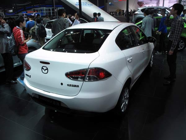 Auch Kleinwagen wie der Mazda2 bekommen einen Rucksack verpasst.
