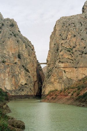 Camino del Rey-Klettersteig: Brücke über der Schlucht El Chorro.