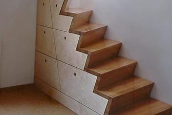Jede Treppe ist anders und braucht eine individuelle Lösung – wie diese Maßanfertigung der Schreinerei Mitsching.
