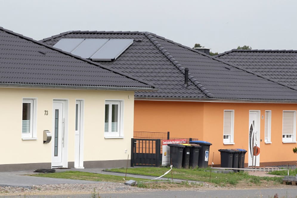 Das sogenannte Zeltdach wird seit einiger Zeit beim Hausbau in Deutschland immer beliebter.