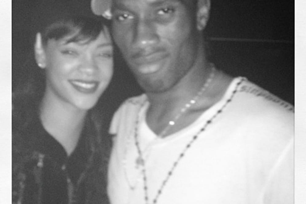 Rihanna posiert im Londoner Club Boujis mit Bayernschreck Drogba.