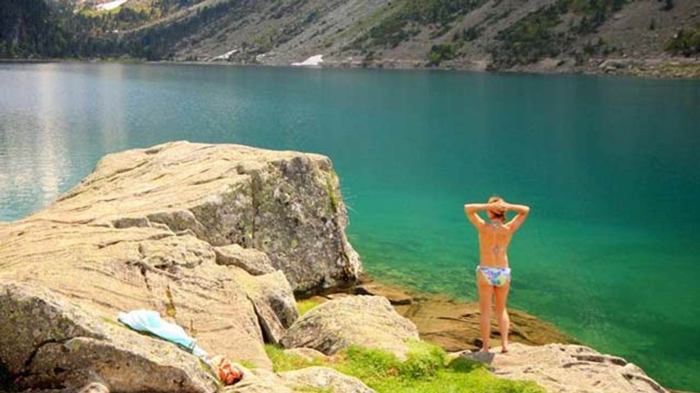 Der Bergsee Lac de Glaube in den Pyrenäen