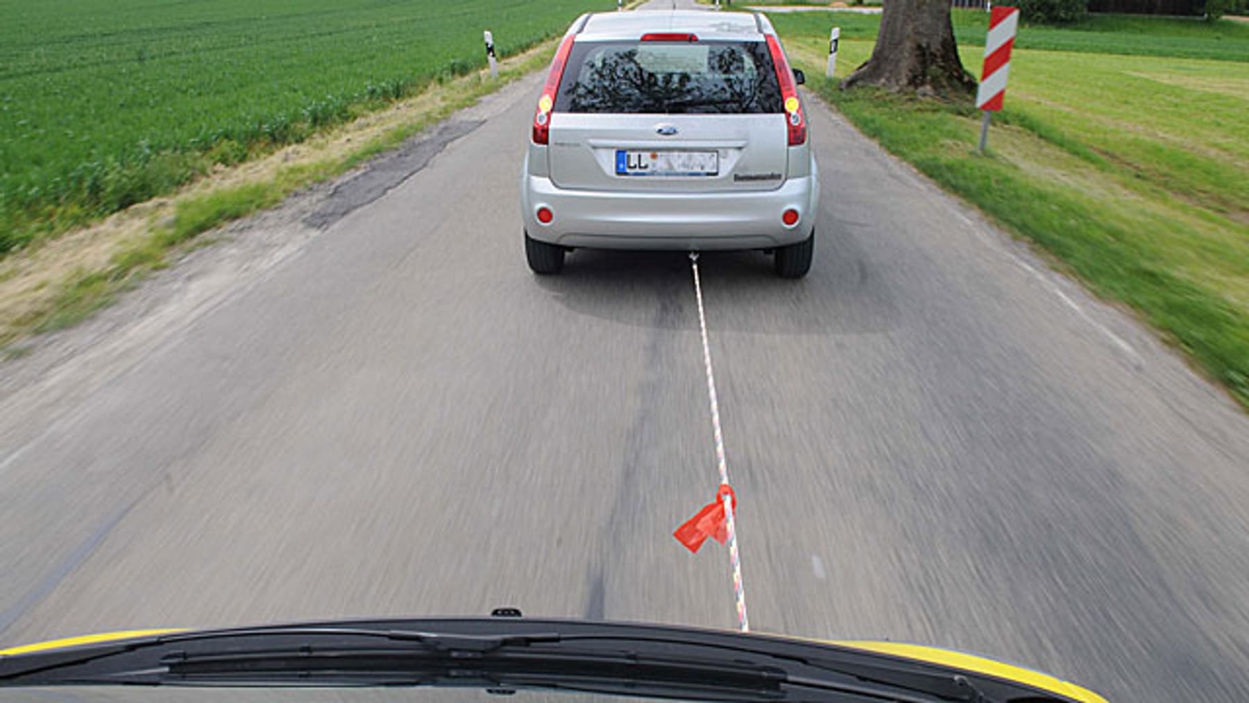 Auto mit einem Seil abschleppen: Darauf müssen Sie achten