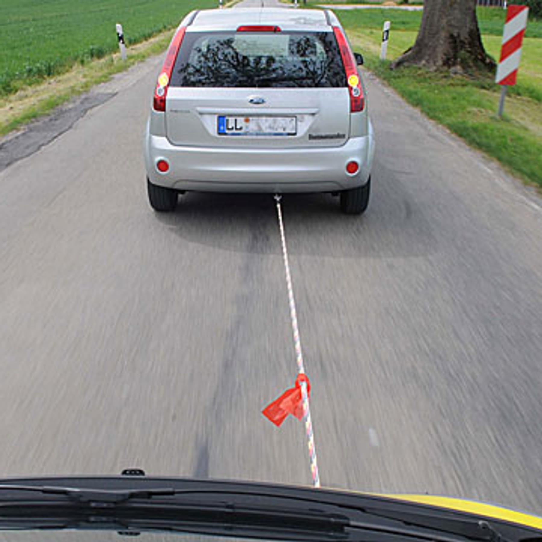 Auto mit einem Seil abschleppen: Darauf müssen Sie achten