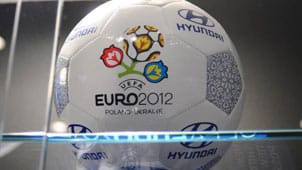 Der Ball ist rund und die EM-2012 findet in Polen und der Ukraine statt Der Ball ist rund und die EM-2012 findet in Polen und der Ukraine statt
