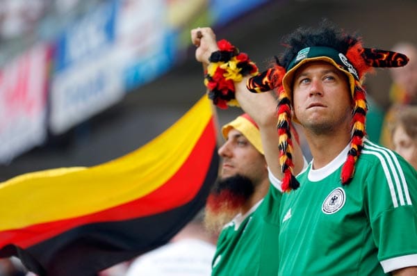 Kurz vor dem EM-Start der deutschen Mannschaft gegen Portugal sind auch die Fans angespannt.