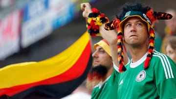 Kurz vor dem EM-Start der deutschen Mannschaft gegen Portugal sind auch die Fans angespannt.