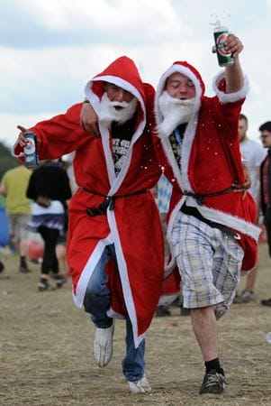 Ja ist denn heut' schon Weihnachten? Diese beiden bärtigen Gesellen sind knapp ein halbes Jahr zu früh unterwegs. Ja ist denn heut' schon Weihnachten? Diese beiden bärtigen Gesellen sind knapp ein halbes Jahr zu früh unterwegs.