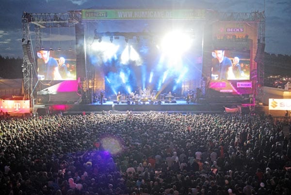 Am Abend tauchten The Cure das Festival in ein stimmungsvolles Licht. Am Abend tauchten The Cure das Festival in ein stimmungsvolles Licht.