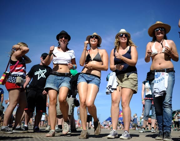 Bei diesen Outfits und den sommerlichen Temperaturen kam fast Schwimmbad-Atmosphäre auf. Bei diesen Outfits und den sommerlichen Temperaturen kam fast Schwimmbad-Atmosphäre auf.