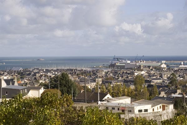 Cherbourg-Octeville ist eine Hafenstadt im französischen Departement Manche.