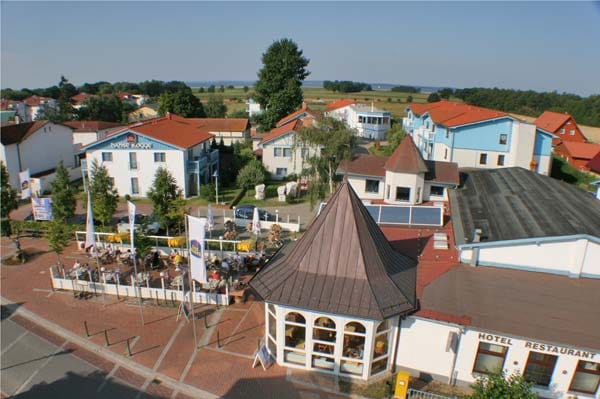 An der schmalsten Stelle Usedoms empfängt das familiäre "Hotel Hanse-Kogge" seine Gäste in Koserov.