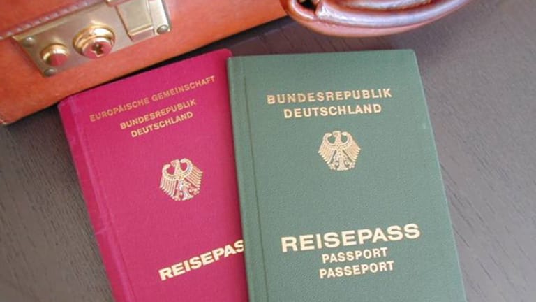 Ältere Reisepasse: Im März 2017 wurde der neue Reisepass eingeführt. Ihr alter Reisepass ist aber bis zu seinem regulären Ablauf gültig.