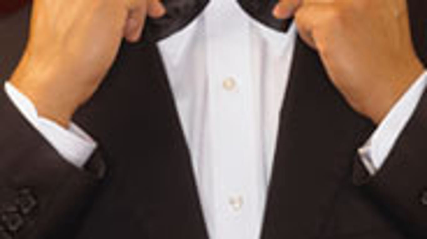 Der "Black-Tie"-Dresscode fordert vom Gast das Tragen von Smoking und Fliege.