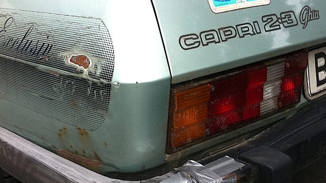 Ein Ford Capri mit Rostschäden