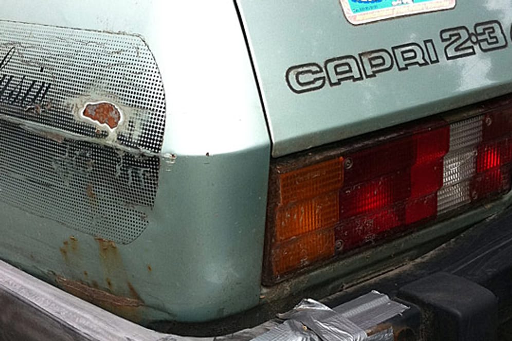 Ein Ford Capri mit Rostschäden