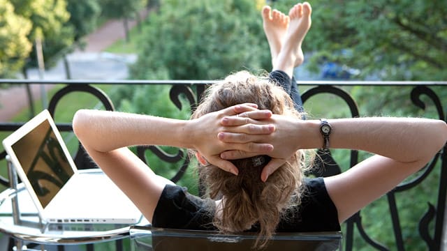 Auf dem eigenen Balkon lässt es sich am besten entspannen.