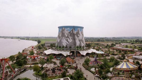 Das stillgelegte Kernkraftwerk "Schneller Brüter" in Kalkar verwandelten die Niederländer ebenfalls in einen Freizeitpark mit Hotel - das "Wunderland Kalkar".