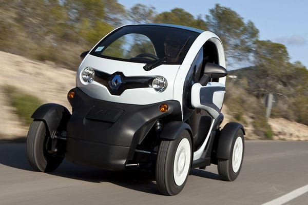 Das Elektroauto Twizy von Renault gibt es seit Anfang 2012 auf dem deutschen Automarkt. Neben dem Listenpreis von 6.990 Euro müssen Kunden zusätzlich eine Batteriemiete von 50 Euro pro Monat einplanen.