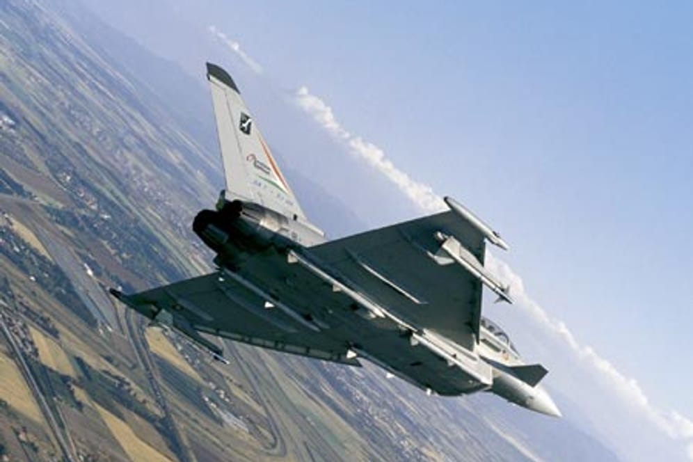 Ein Kampfjet vom Typ Eurofighter Typhoon bei einem Testflug. Der Einsatz der Luftwaffe im Inland ist unter bestimmten Bedingungen möglich, entschied jetzt das Bundesverfassungsgericht.