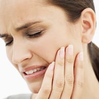 Freiliegende Zahnhälse können schmerzhaft sein