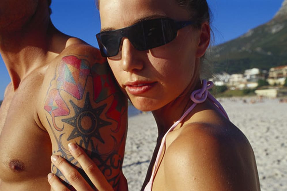 Partnersuche: Eine FriendScout24-Umfrage beweist: Deutsche Singles finden Tattoos sexy.