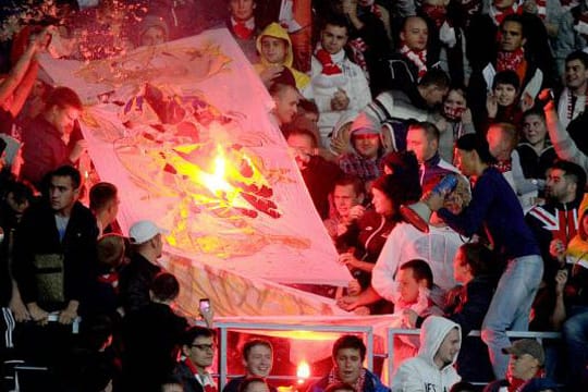Provokation: Spartak-Anhänger verbrannten türkische Fahnen und ein Atatürk-Portrait.