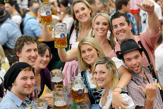 Ausgelassene Stimmung auf dem Münchner Oktoberfest.