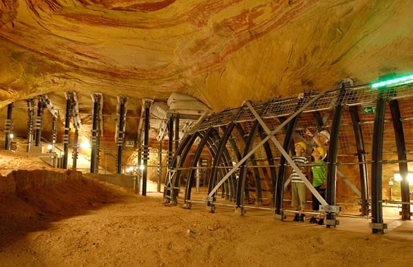 Anschauen, aber nicht anfassen: Nur ein kleiner Teil der Schlossberghöhlen ist bisher für Besucher zugänglich.
