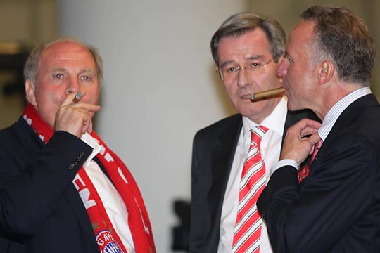 Meisterfeier 2010: Uli Hoeneß (li.), Karl Hopfner (Mitte) und Karl-Heinz Rummenigge.