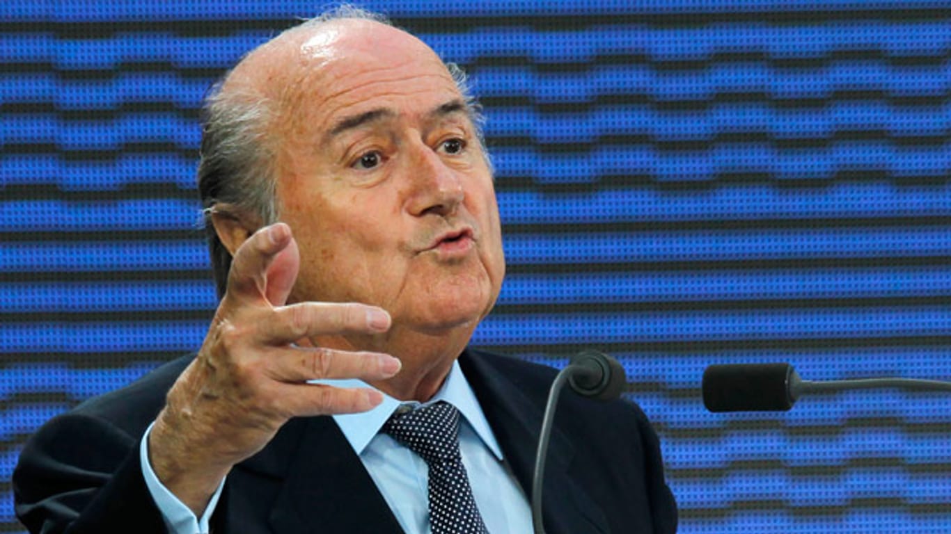 Sepp Blatter geht auf Konfrontationskurs zu DFB und DFL.