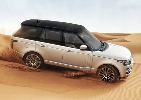 Land Rover zeigt sein neues Topmodell, den Range Rover. Das große SUV hat 400 Kilogramm abgespeckt.