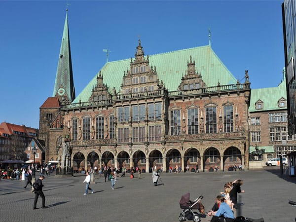 Die Sicht auf das schöne Bremer Rathaus vom angrenzenden Marktplatz aus.