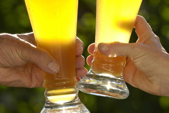 Wer Bier aus Weizengläsern trinkt, trinkt laut einer Studie automatisch hastige