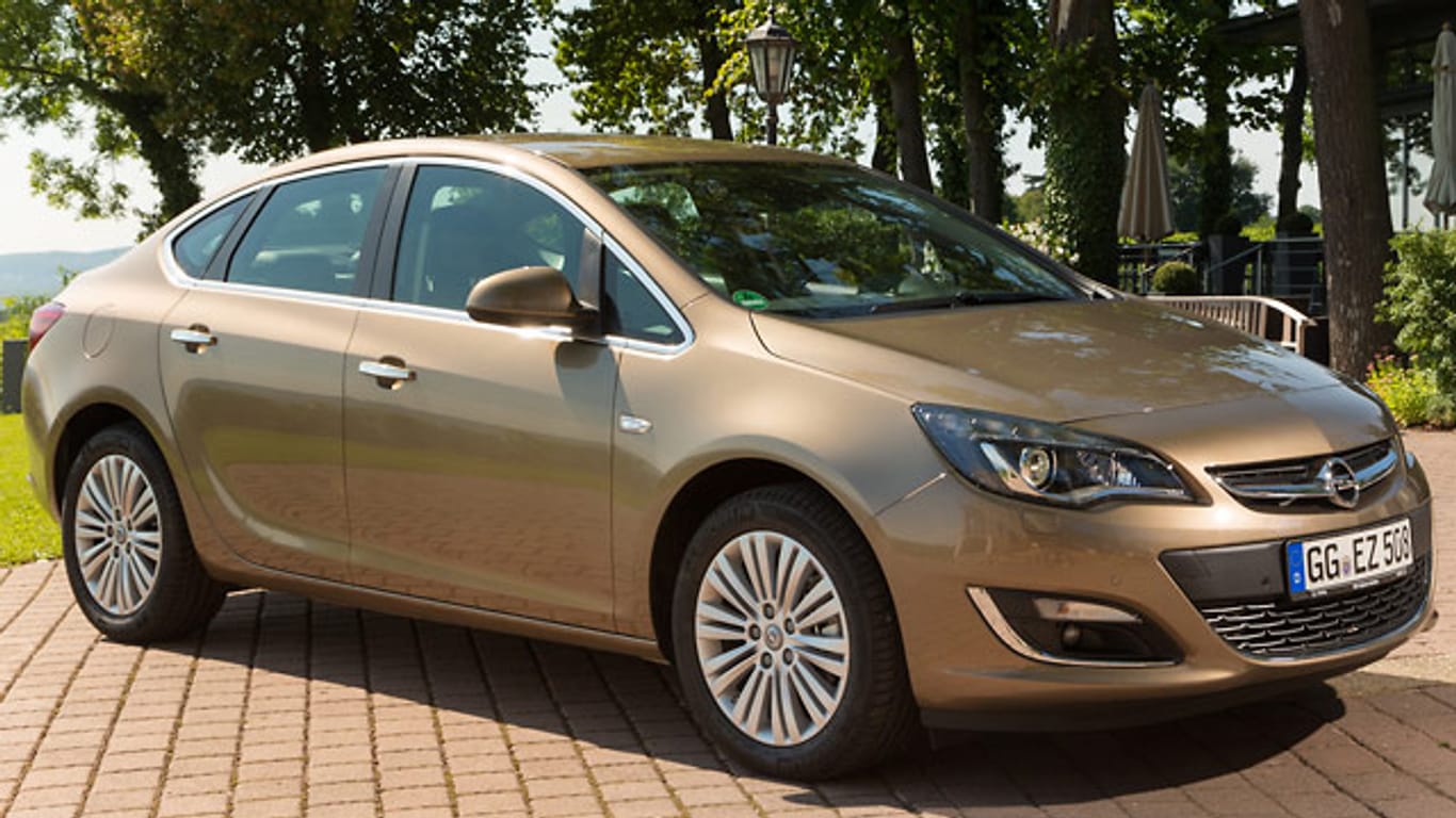 Der Opel Astra kommt als Stufenheckversion.