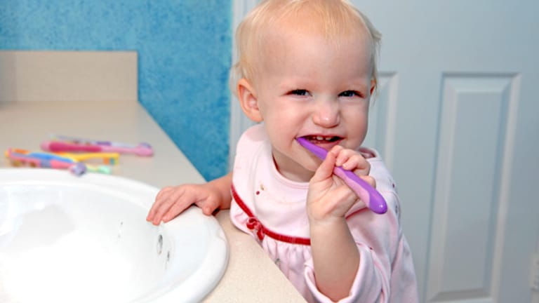 Zähneputzen muss schon bei den Kleinsten zum täglichen Ritual werden.