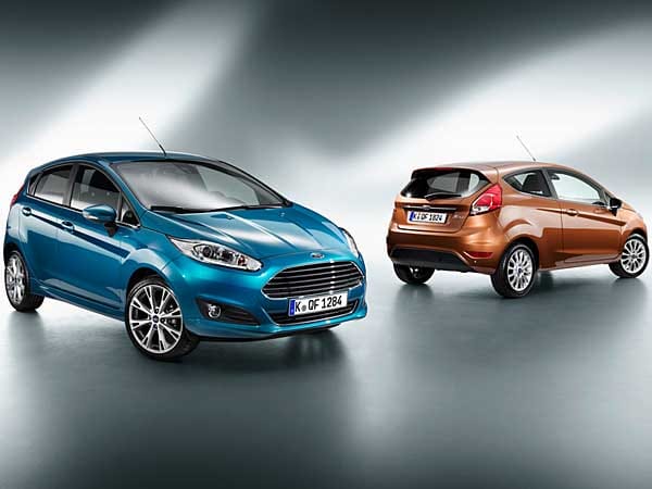 Ford Fiesta: Facelift mit neuem Kühlergrill und "Power Dome" auf der Motorhaube.