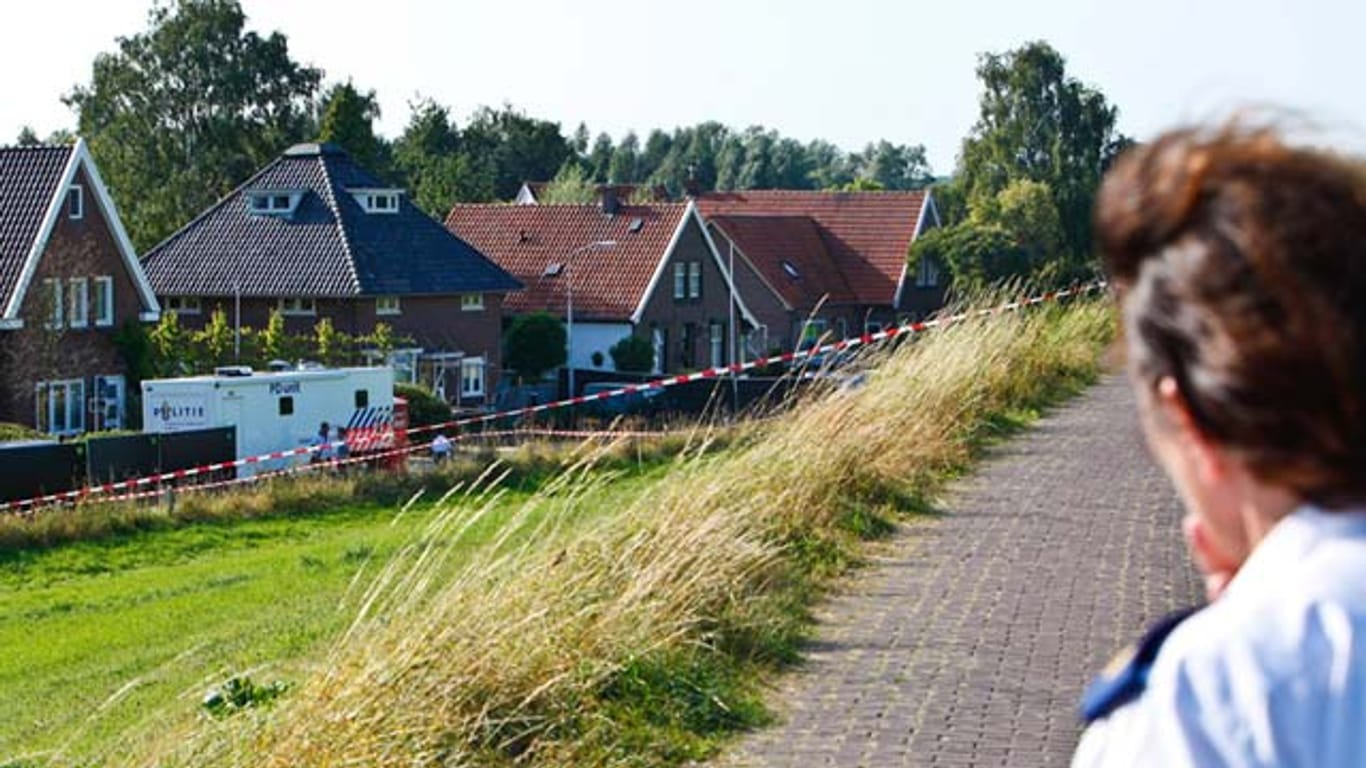 Der abgesperrte Fundort der Leichen im niederländischen Kekerdom