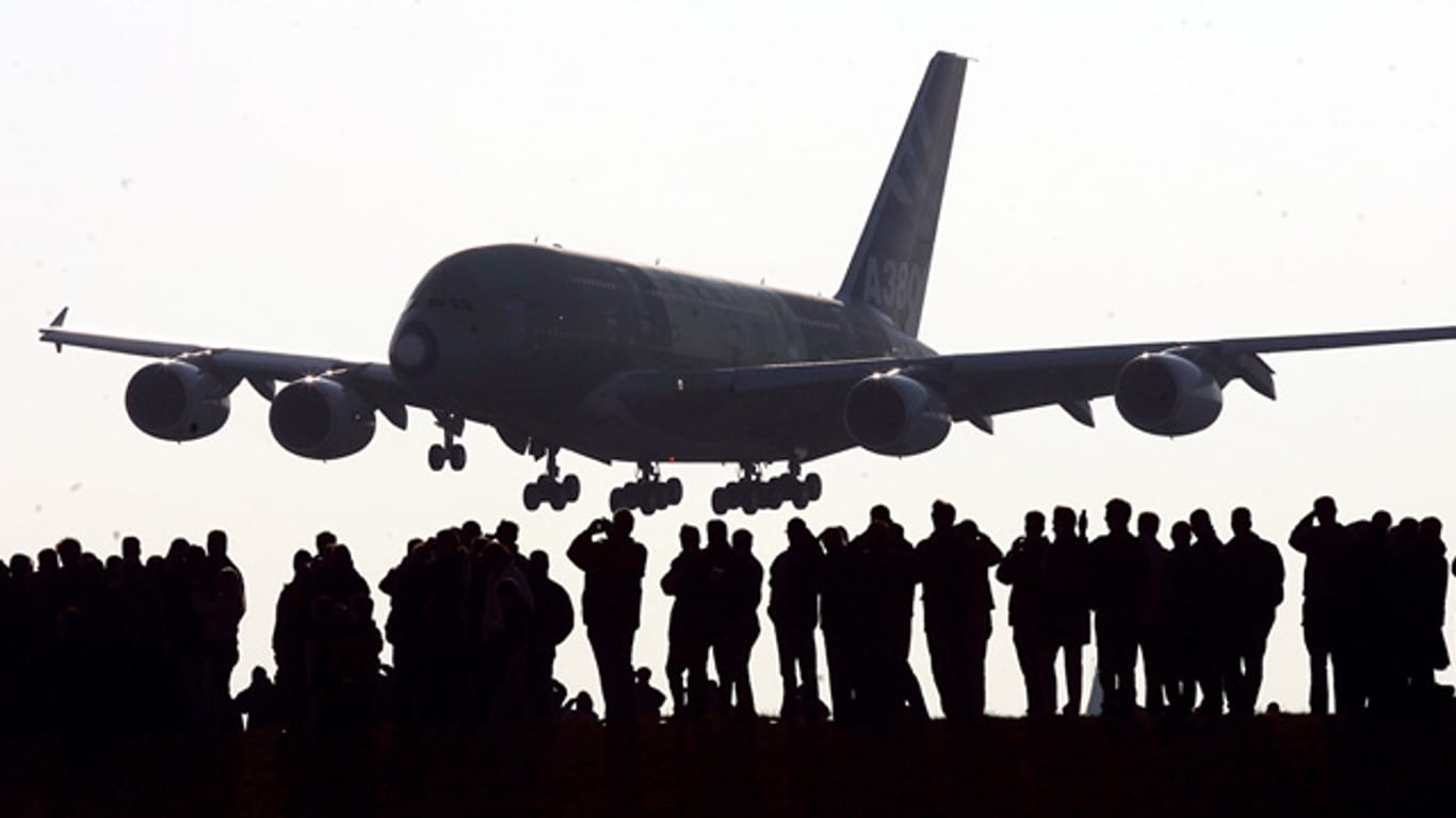 Airbus rechnet mit vielen Aufträgen und hat die Probleme mit der A380 angeblich im Griff