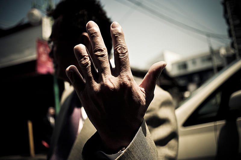 Das Abtrennen eines Fingergliedes gilt bei den Yakuza als Zeichen der Buße. Das Abtrennen eines Fingergliedes gilt bei den Yakuza als Zeichen der Buße.