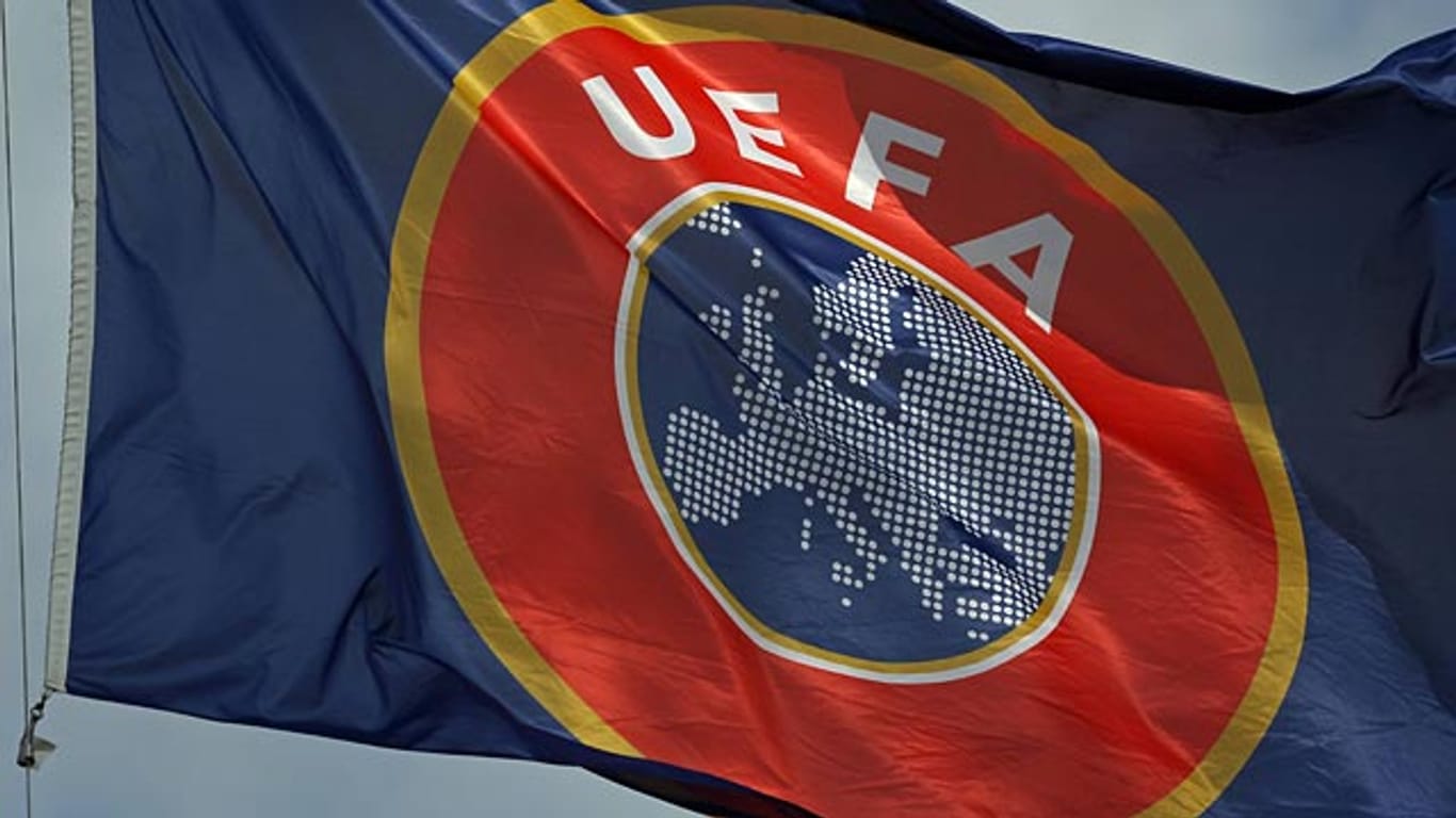 Bis zum Abschluss weiterer Untersuchungen hält die UEFA Spielprämien von 23 Klubs zurück.