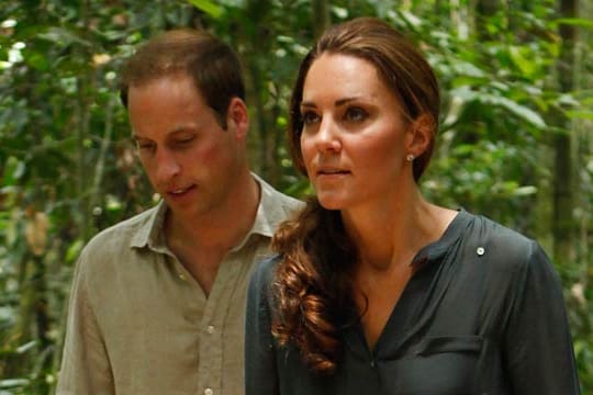 Die Affäre um die Bilder der halbnackten Kate (hier mit Ehemann Prinz William) weitet sich aus.