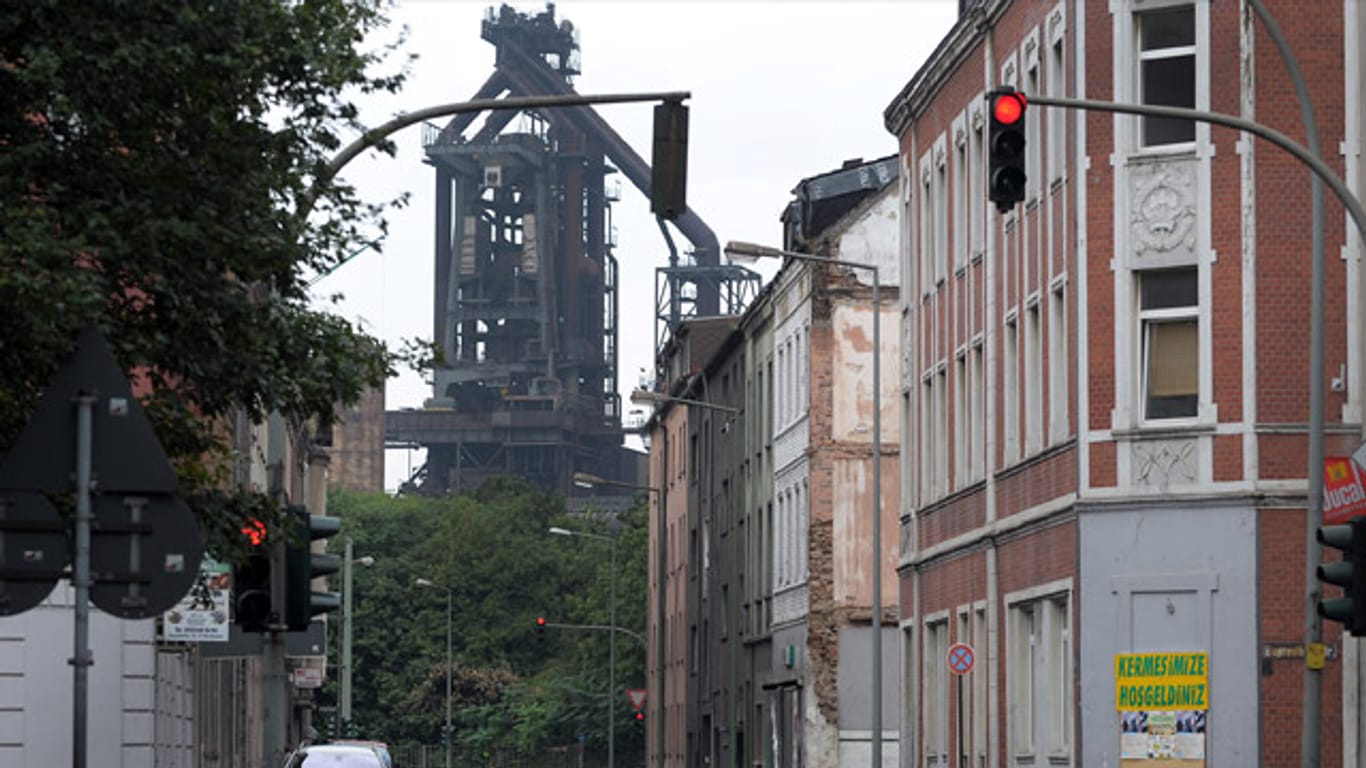 Bekannte Industrie-Ruine: Hochofen 4 von ThyssenKrupp in Duisburg wird abgerissen