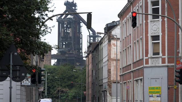 Bekannte Industrie-Ruine: Hochofen 4 von ThyssenKrupp in Duisburg wird abgerissen