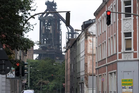 Bekannte Industrie-Ruine: Hochofen 4 von ThyssenKrupp in Duisburg wird abgerissen