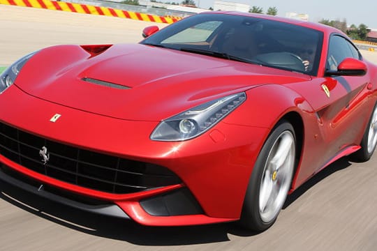 Der Supersportwagen Ferrari F12 Berlinetta