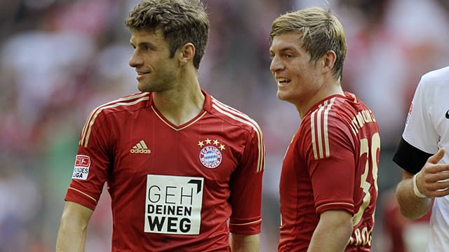 Wenn alle fit sind, streiten Thomas Müller (li.) und Toni Kroos um eine Position. Wenn alle fit sind, streiten Thomas Müller (li.) und Toni Kroos um eine Position.