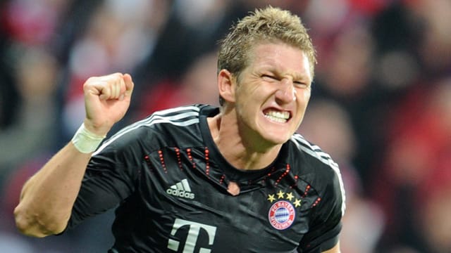 Bastian Schweinsteiger jubelt über seinen Treffer zum 1:0.