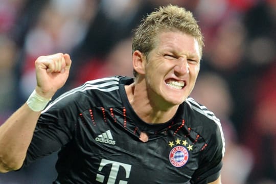 Bastian Schweinsteiger jubelt über seinen Treffer zum 1:0.