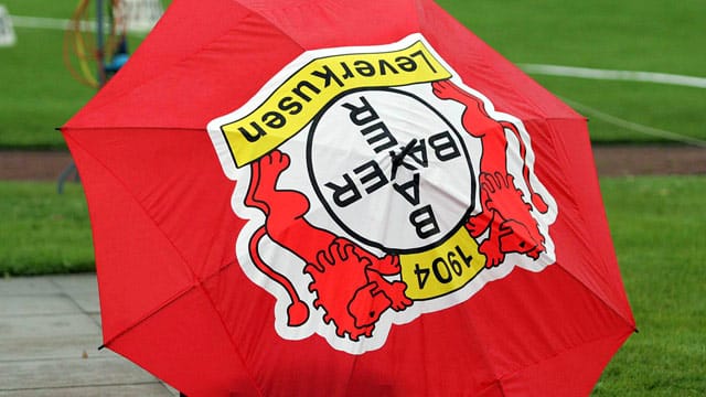 Wer ohne Regenschirm in die BayArena kommt, soll trotzdem nicht nass werden. Wer ohne Regenschirm in die BayArena kommt, soll trotzdem nicht nass werden.